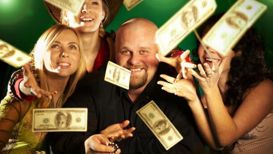 Sázkové rozpětí v online casinu vyhovuje každému.